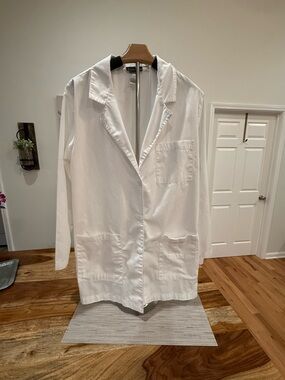 Cherokee Women’s 5-Pocket Scrub Lab Coat: White, Size 14